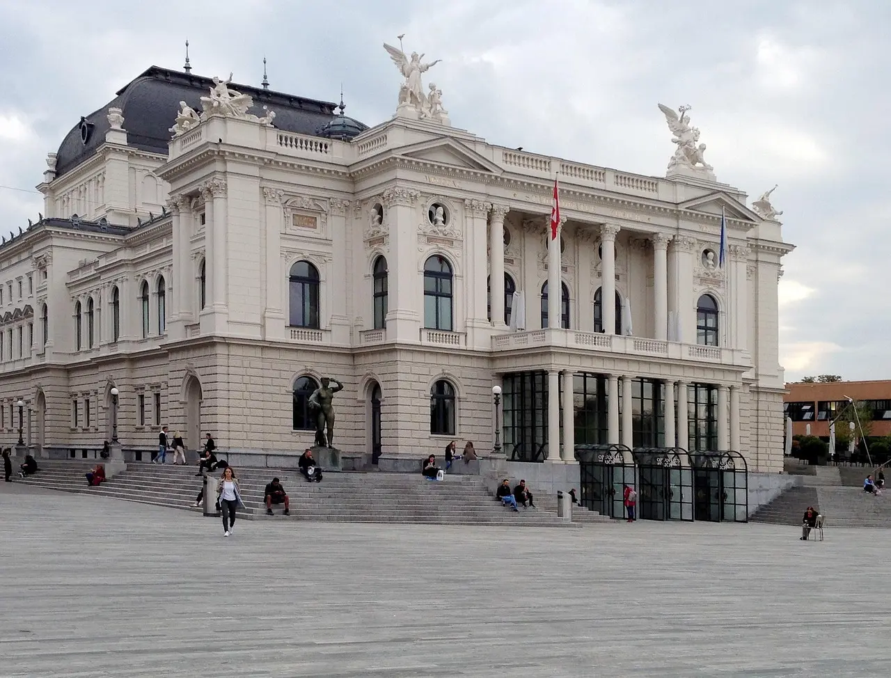 Hvordan er vejret i Zürich i juni måned?