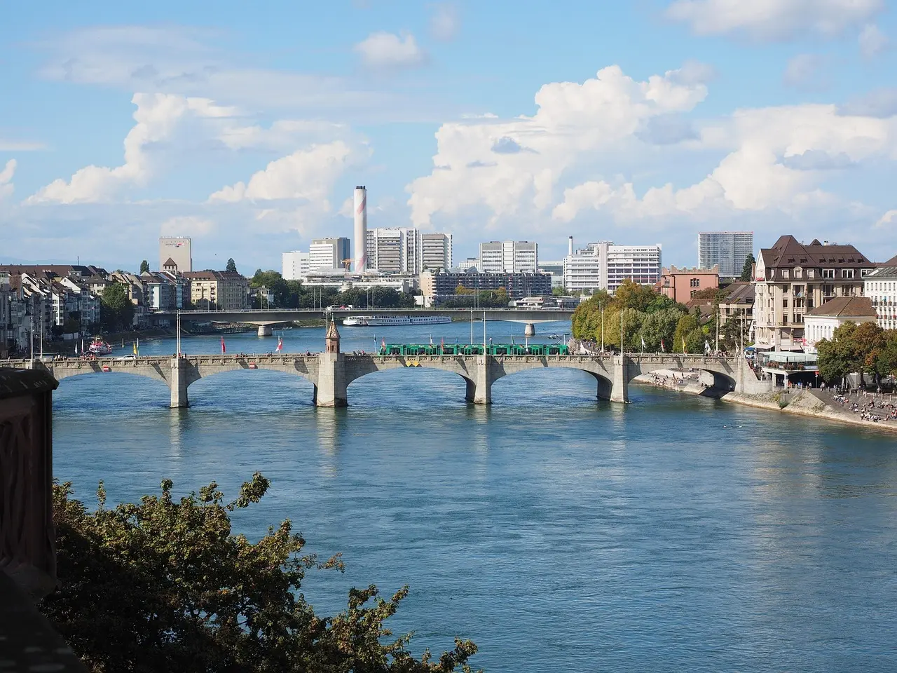 Hvordan er vejret i Basel i april måned?