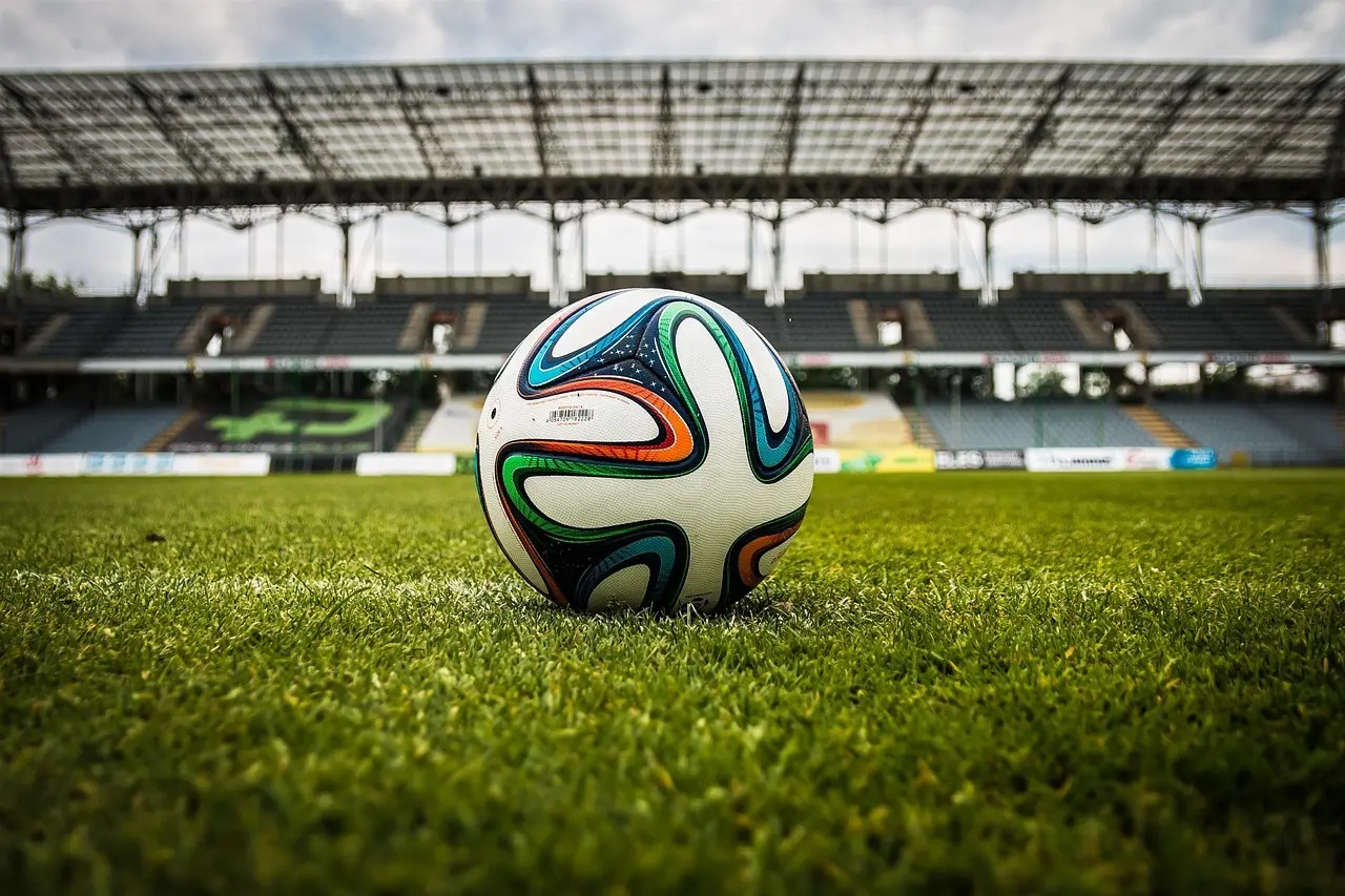 VARME SLUTMINUTTER OG KLAR UDEFORM: Challenge League 2025 – runde 8 samlet af schweiziskfodbold.dk