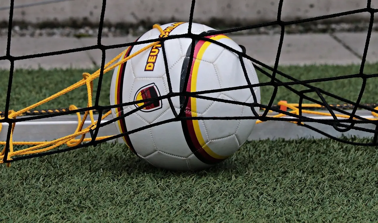 1. Liga Promotion runde 8: målrige opgør, to røde kort i Bavois og et hattrick i Lausanne