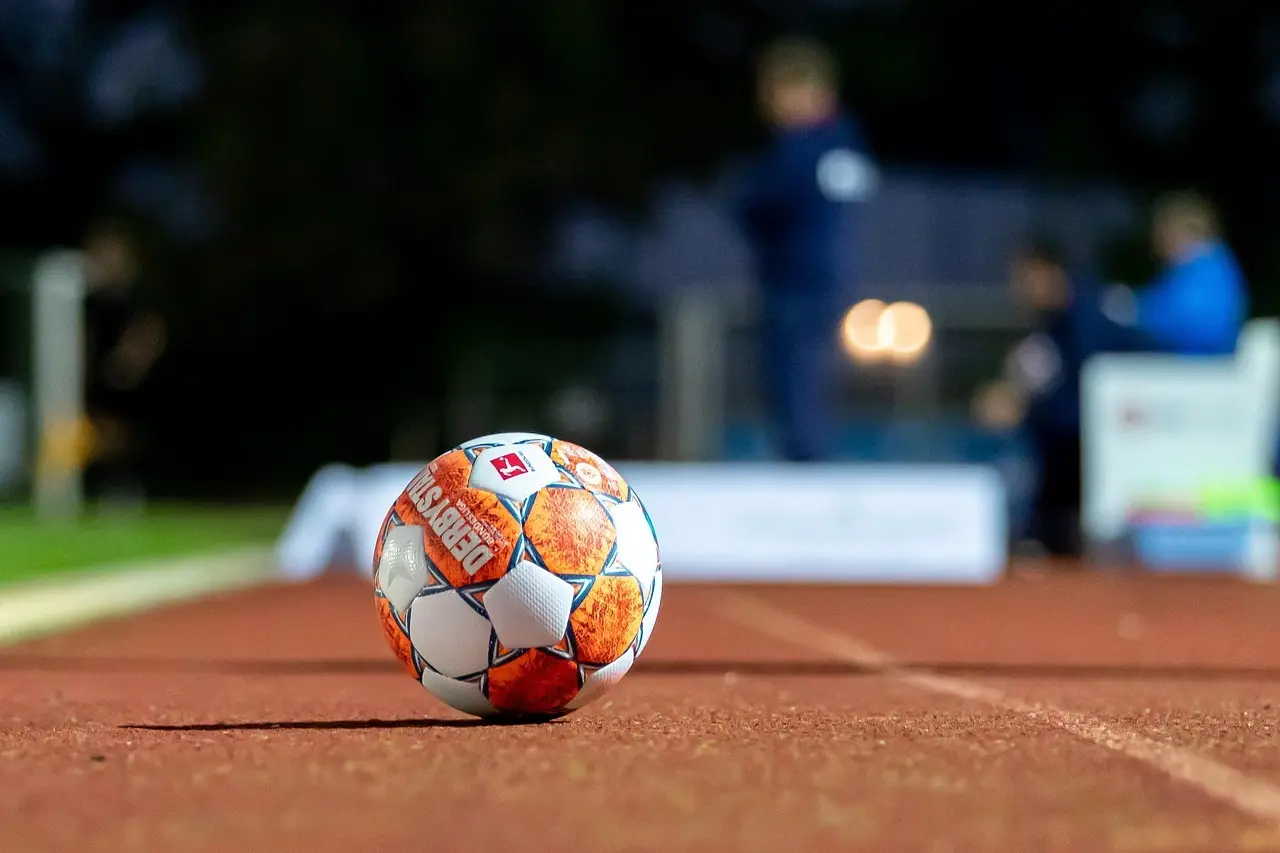 Målorgier, sene udligninger og solide udebanesejre: 1. Liga Promotion runde 4 kortlagt